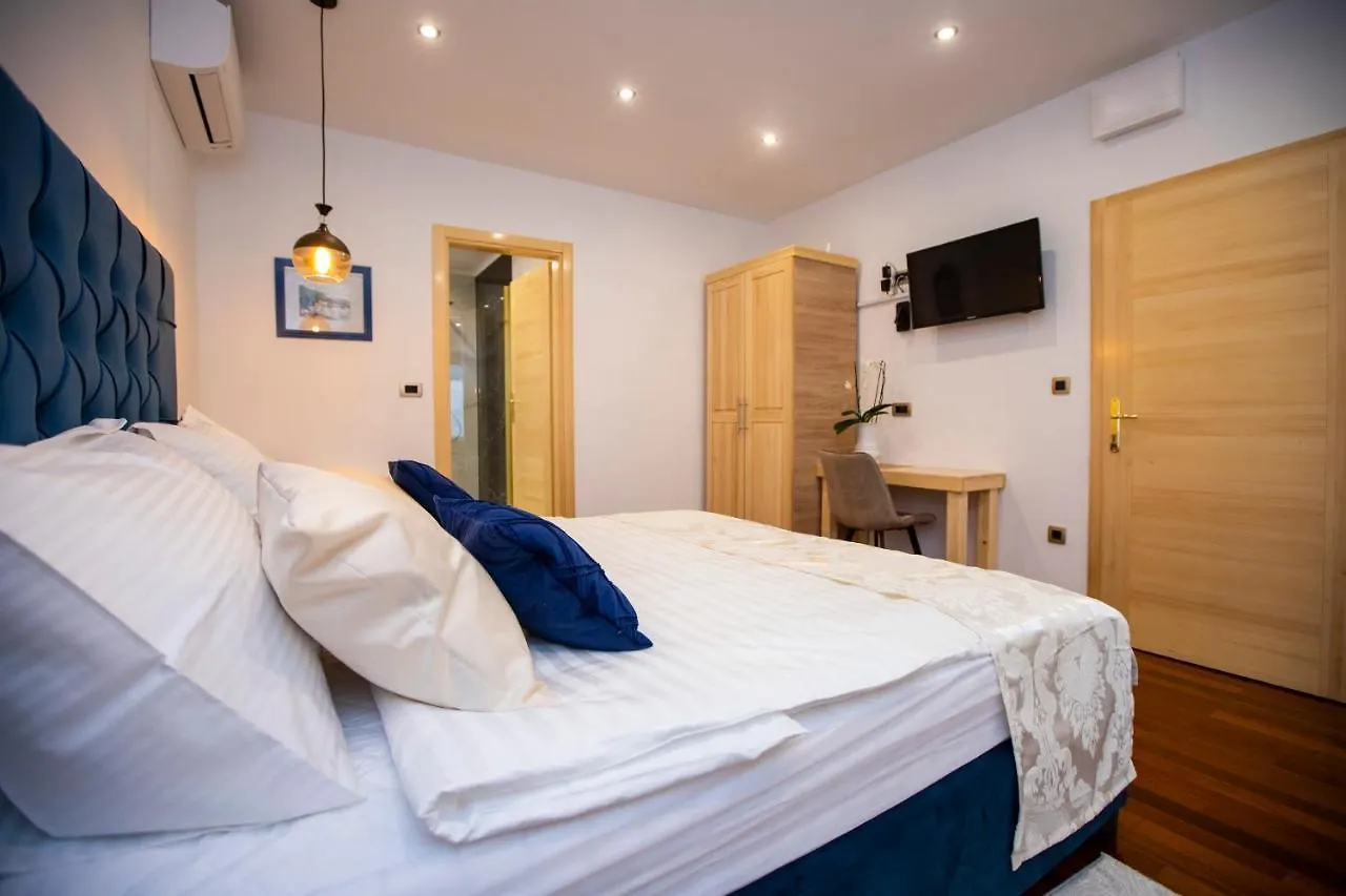 Ideal Rooms #1 Split Apartment