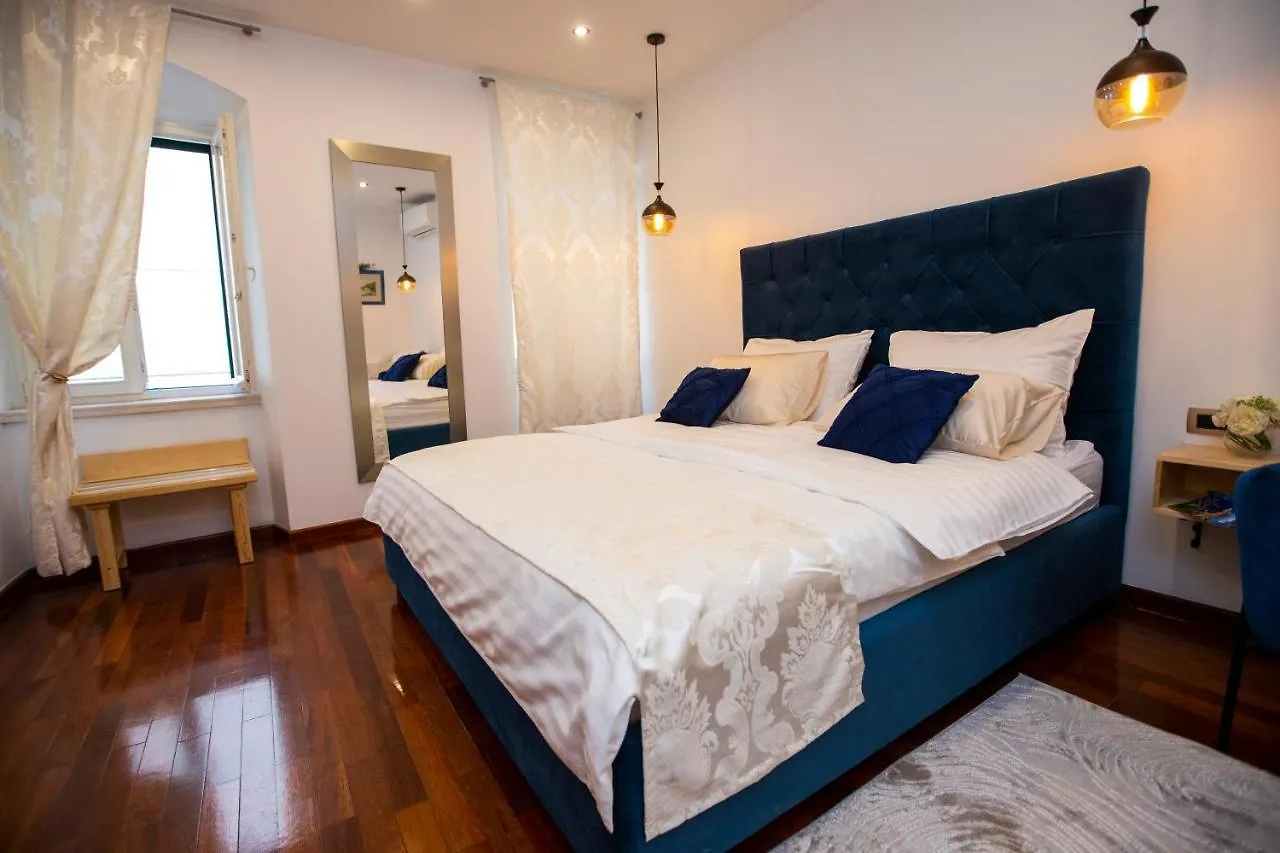 Apartment Ideal Rooms #1 Split